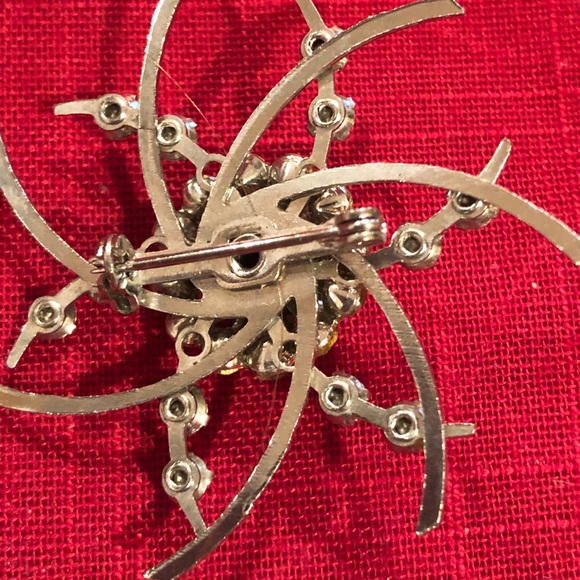 Sparkly Modern Snowflake Brooch - Picture 3 of 4